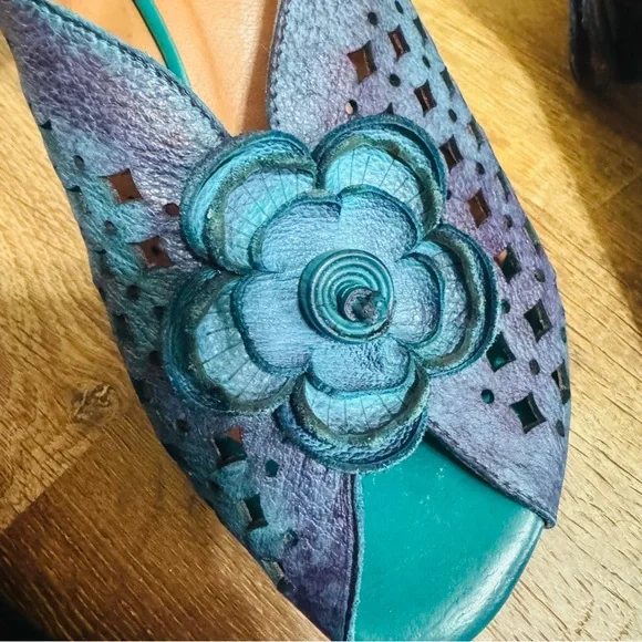 Stylish Blue Leather Sandals - Picture 4 of 6